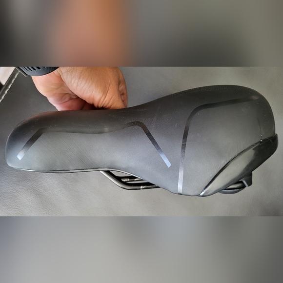 Bicycle Seat • Ventilation • Shock Absorption • Comfort - Picture 11 of 11